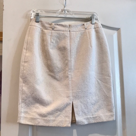 Elegant Worthington Skirt w/Gold Threading. - Picture 5 of 7